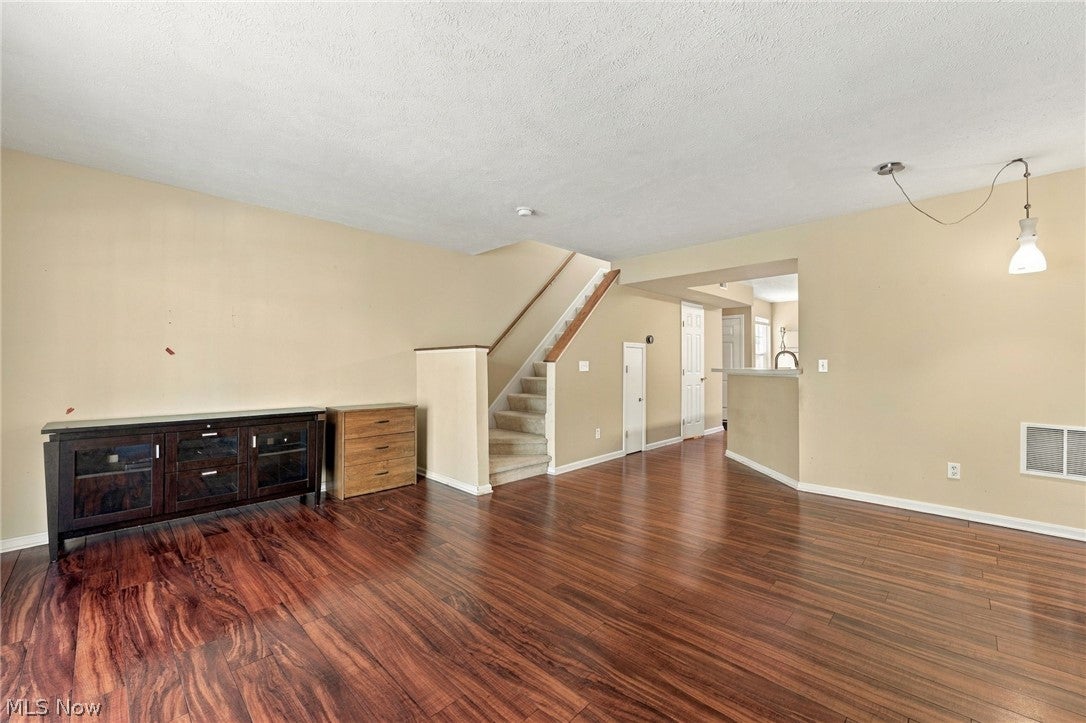 15528 Foxglove Lane