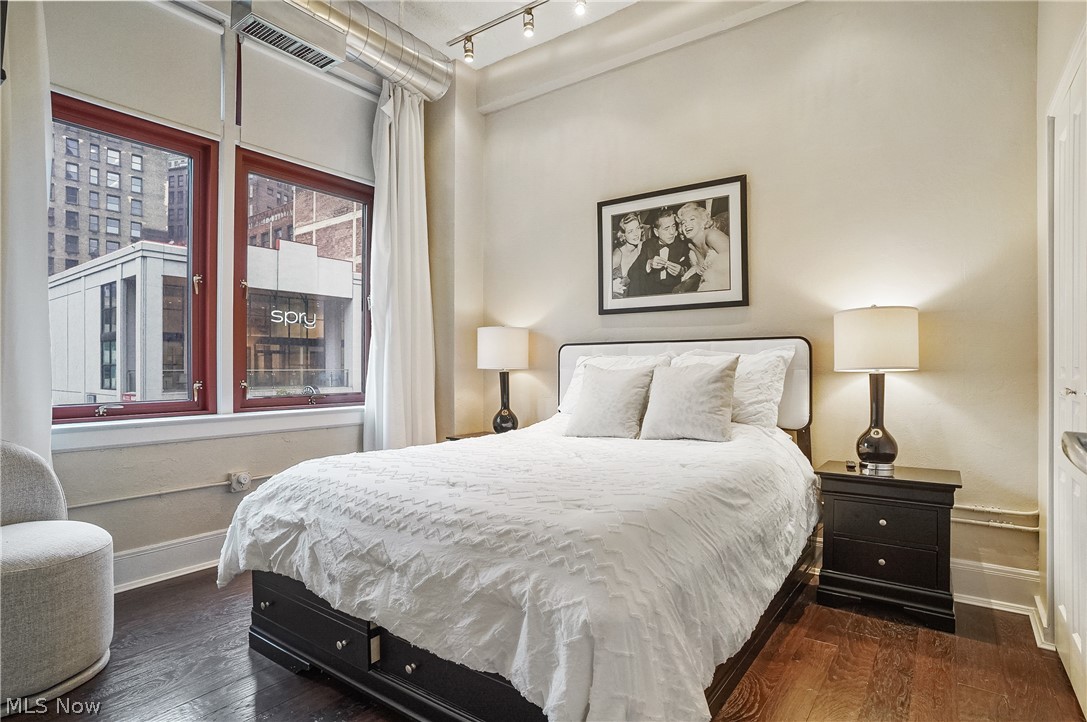 Pointe/Gateway Condo - Residential