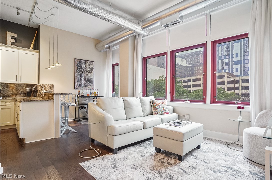 Pointe/Gateway Condo - Residential