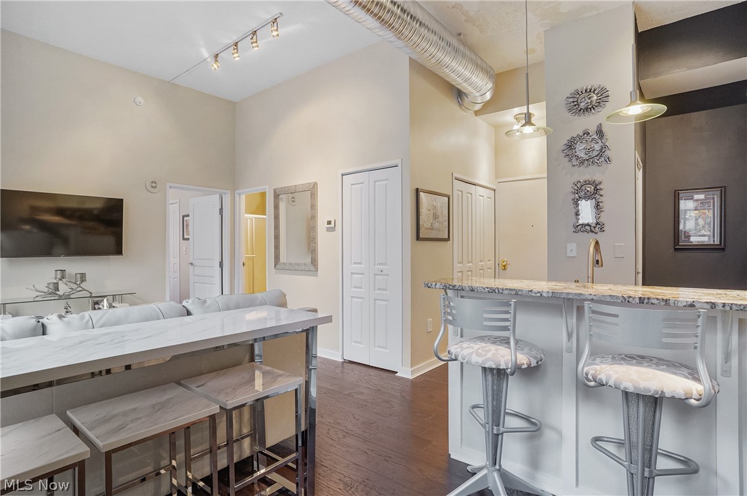 Pointe/Gateway Condo - Residential