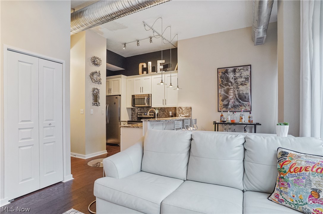 Pointe/Gateway Condo - Residential