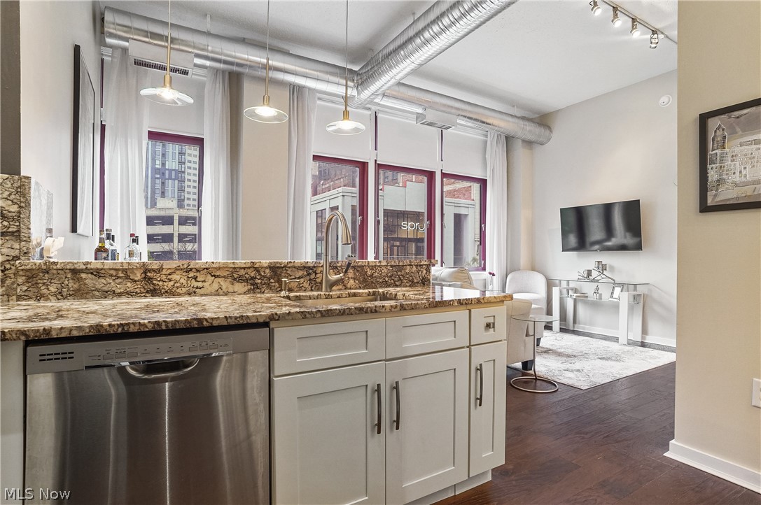 Pointe/Gateway Condo - Residential