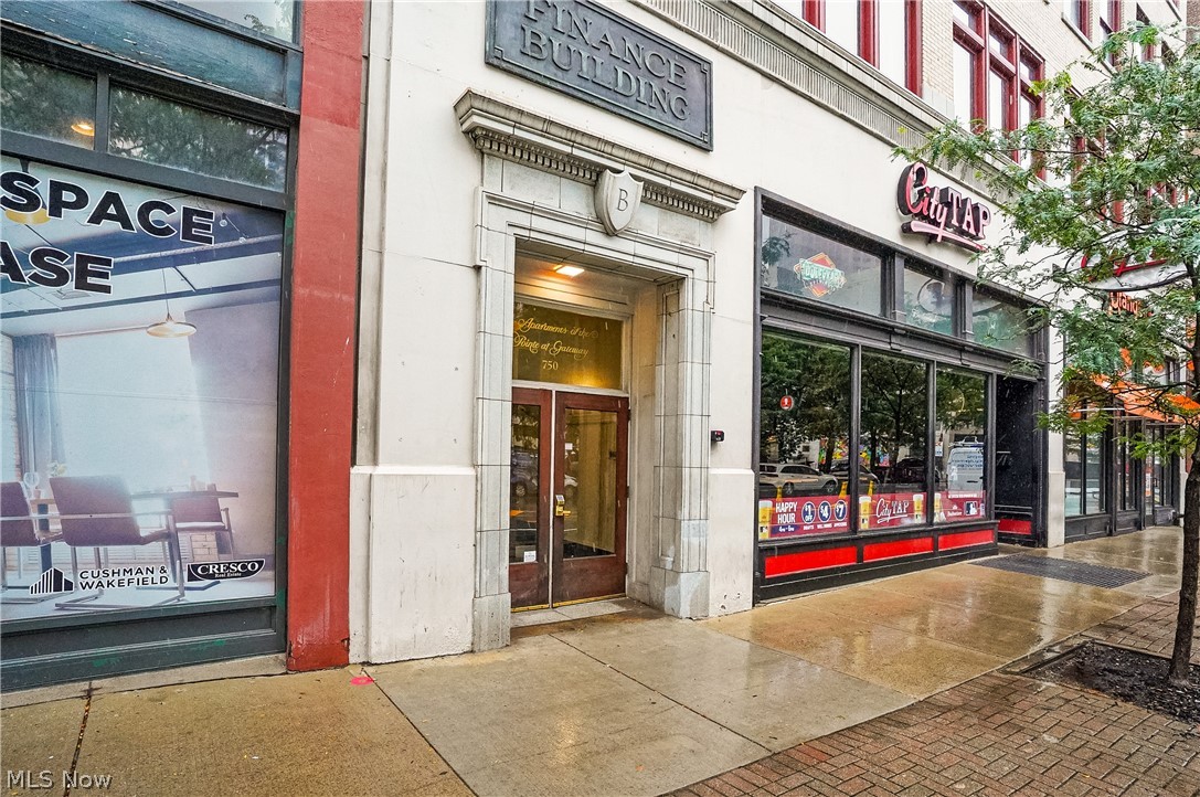 Pointe/Gateway Condo - Residential