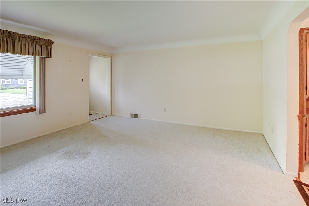 1289 Jakse Drive, Eastlake, Ohio image 13