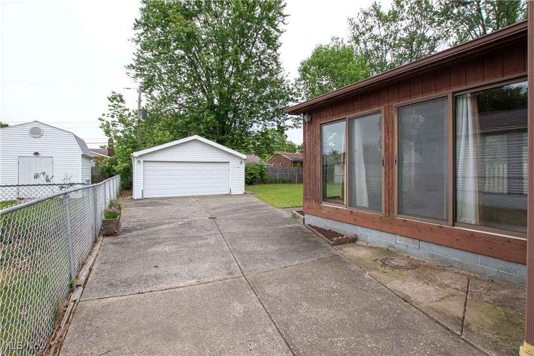 1289 Jakse Drive, Eastlake, Ohio image 32