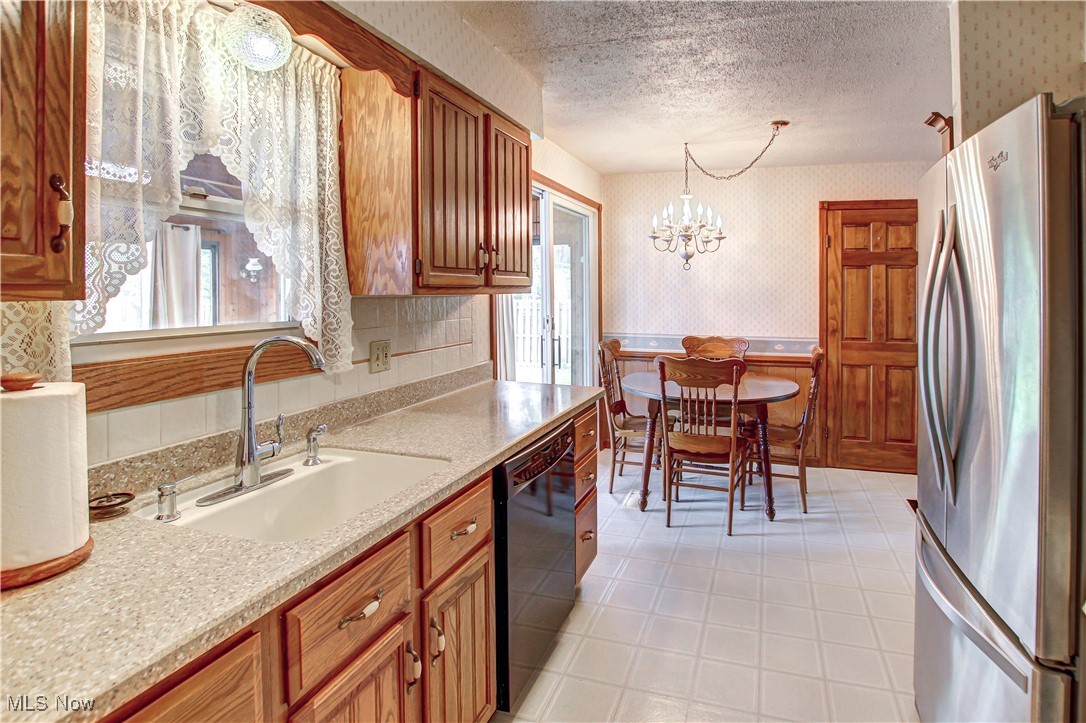 1289 Jakse Drive, Eastlake, Ohio image 5