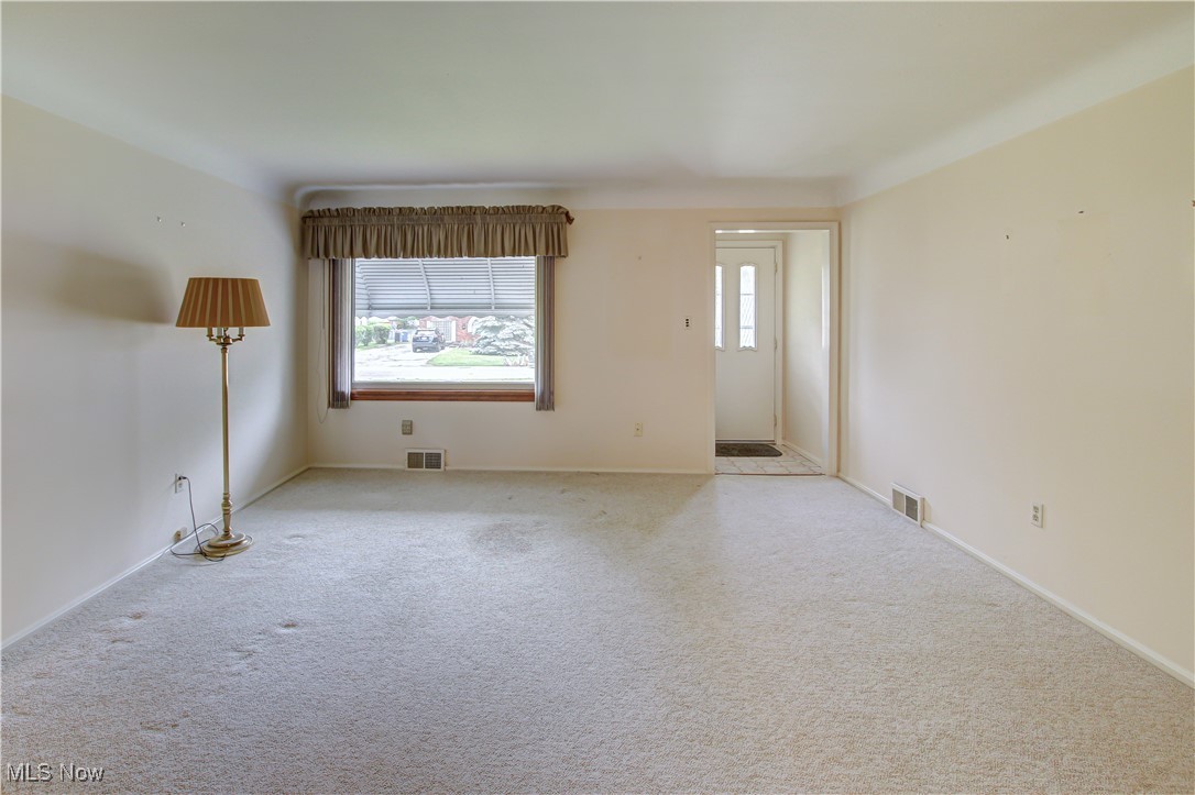 1289 Jakse Drive, Eastlake, Ohio image 12