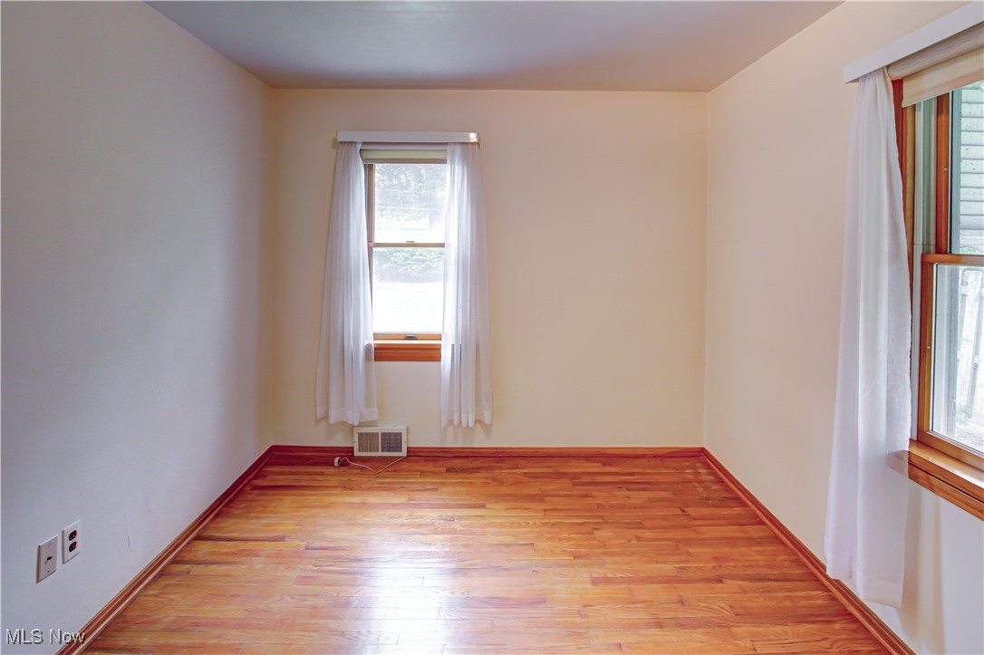 1289 Jakse Drive, Eastlake, Ohio image 27