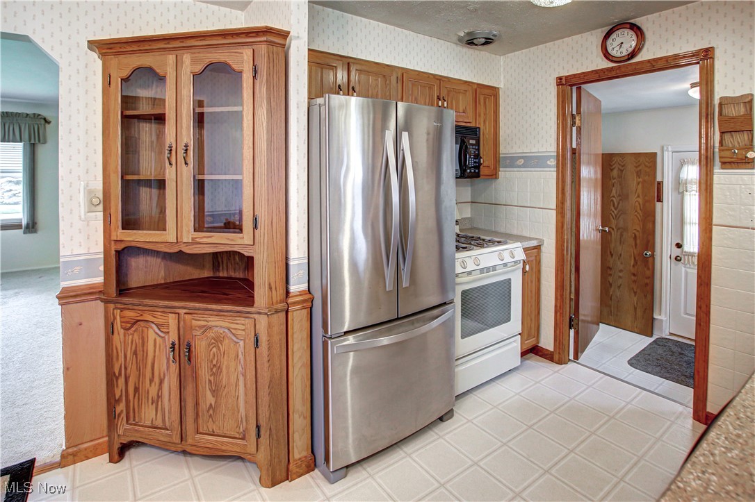 1289 Jakse Drive, Eastlake, Ohio image 3