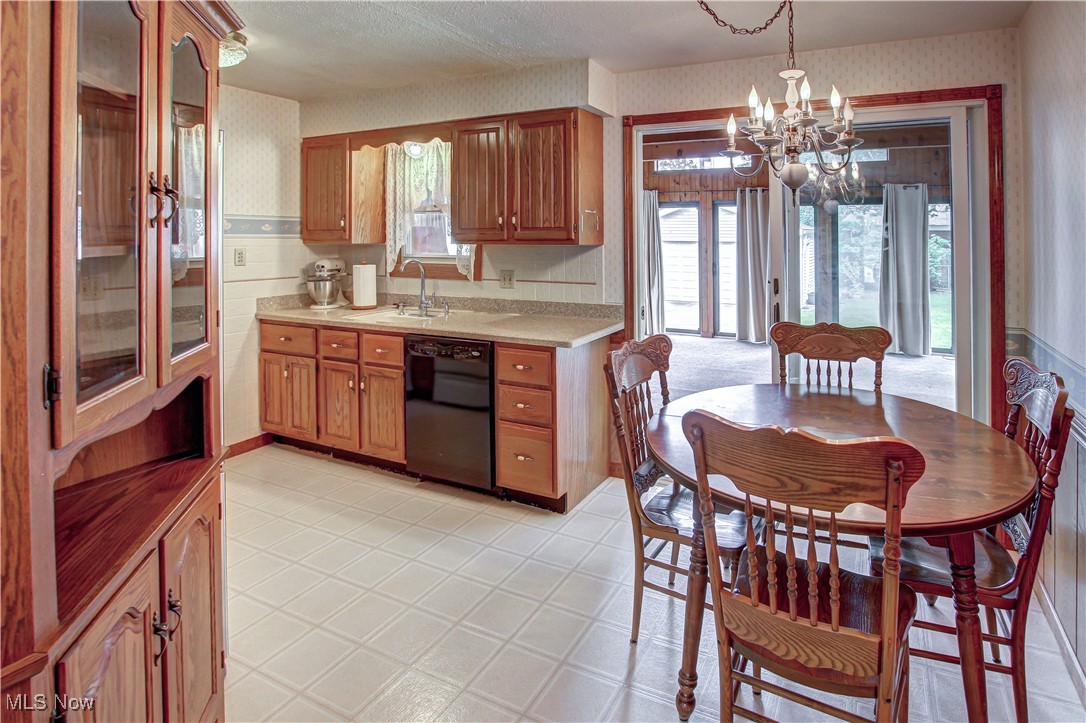 1289 Jakse Drive, Eastlake, Ohio image 6