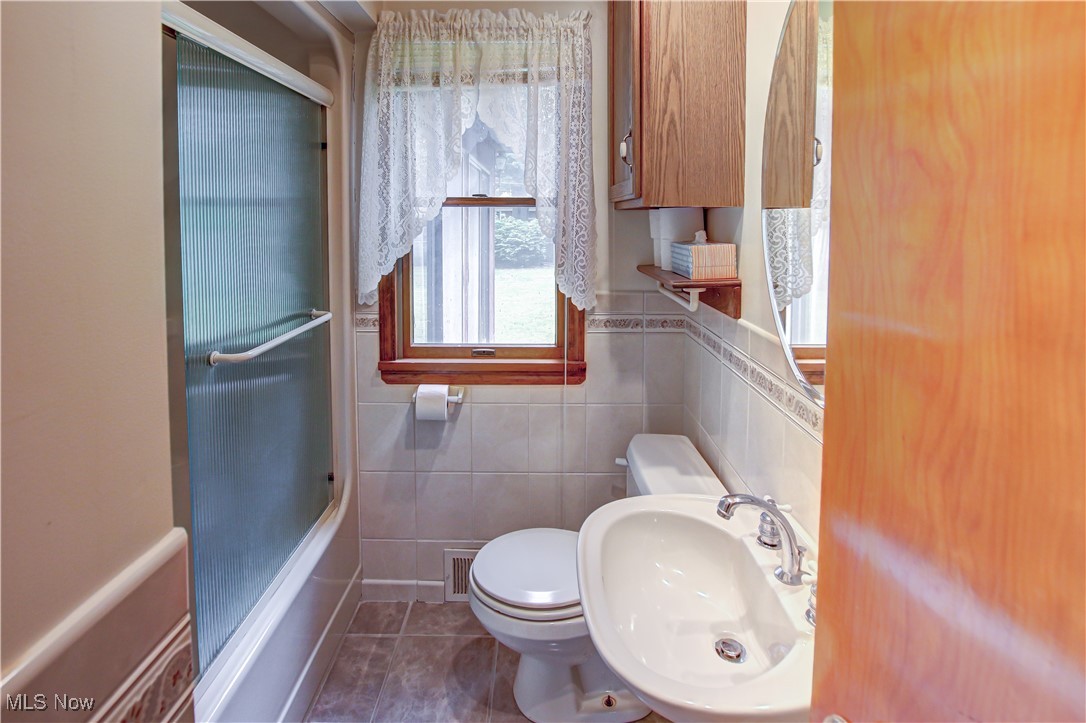 1289 Jakse Drive, Eastlake, Ohio image 24
