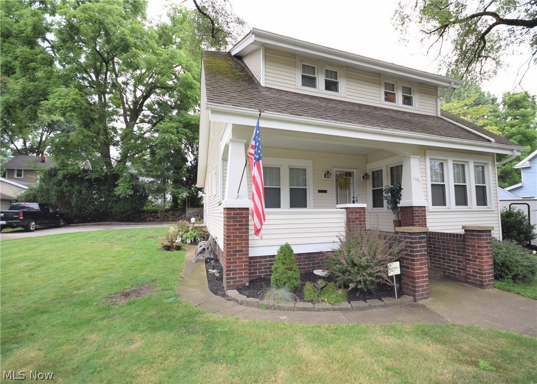 Wow, this feels like home! That is exactly what you will say upon stepping into the beautiful kitchen with custom painted cabinets, large center island and granite counter tops. Three bedrooms, 1.5 bath home located on quiet street in highly desirable North Hill neighborhood. You will love the cozy fireplace, neutral décor, and nice layout of this home. Perfectly landscaped, with roomy 2 car garage, ample off street parking, and large double lot. Nicely maintained Hardwood floors throughout! No worries as this one comes with America's Preferred Home Warranty. Call today to schedule your showing! You won’t be disappointed!