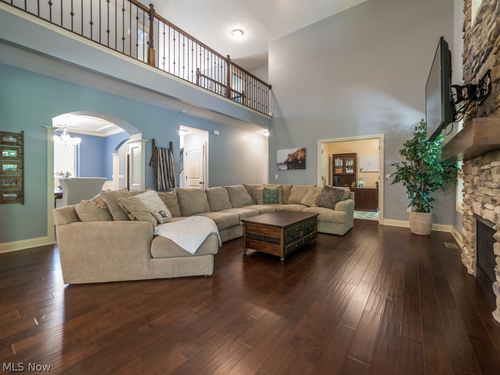 Red Tail 03 - Residential