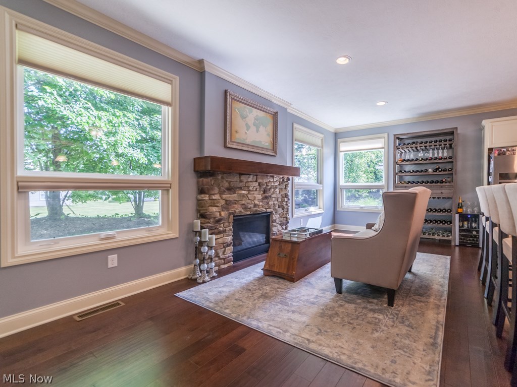 Red Tail 03 - Residential