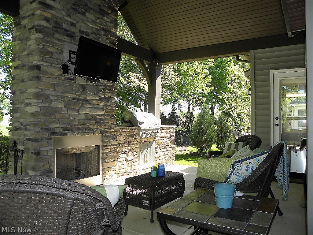 Red Tail 03 - Residential