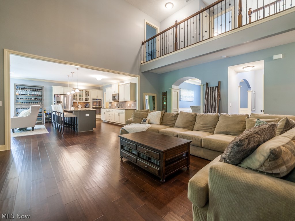 Red Tail 03 - Residential