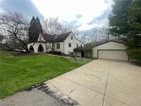 Homes For Sale - 4874 Logan Way<br/> Hubbard, OH 44425