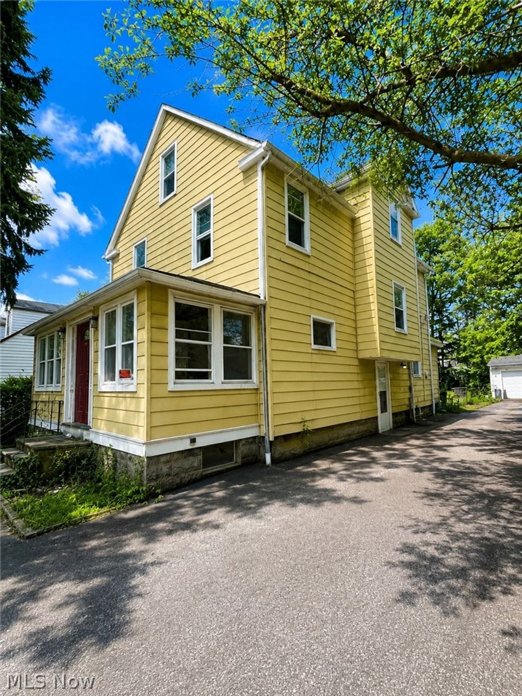 Photo of 1304 E 188 Street, Cleveland, OH 44110 (MLS # 5209566)
