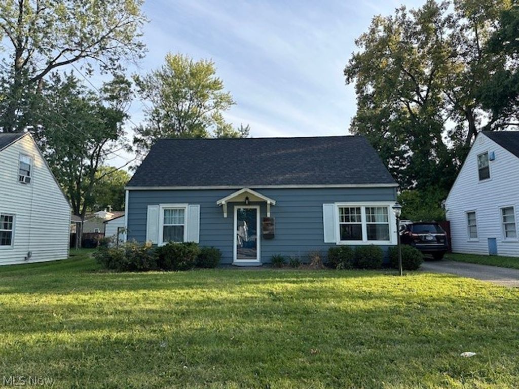 Photo of 354 Victor Avenue, Cuyahoga Falls, OH 44221 (MLS # 5208658)