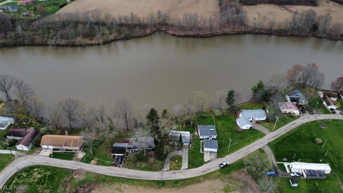26689 N Shore Drive, Beloit, Ohio image 4