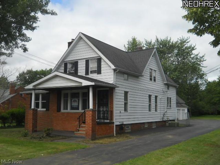 Spacious 3 Bdrm Colonial on a huge lot! Nice open layout. Fenced in yard. 3.5 Car Garage! This Is A True Must See To Beleive Home. All FannieMae properties offer First Look period to Owner Occupant. Buyers & Agents must sign OwnerOccupant Certificate found in MLS Attachment in order to make offer. Property is going to auction on 5/15