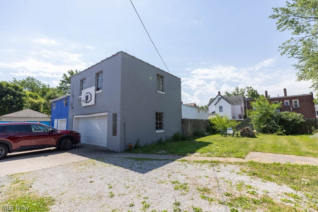 1037 W 8th Street