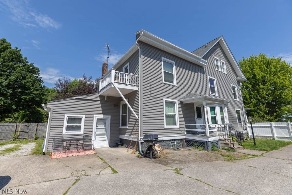 1037 W 8th Street