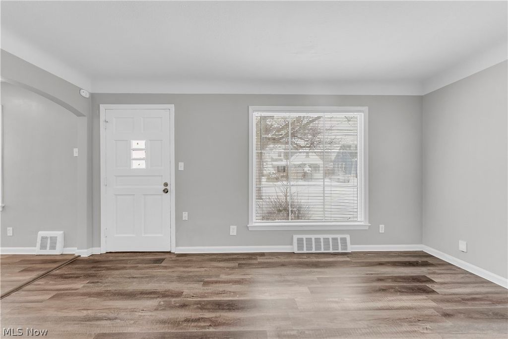 Photo of 876 E 209th Street, Euclid, OH 44119 (MLS # 5187700)