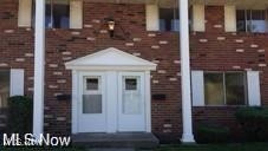 This unit has just been totally updated.  New lamninet flooring in the living room, foyer, kitchen and utility room.  Freshly painted throughout.  Kitchen has just been updated with new counters, Updated cabinets and freshly painted.  The bedrooms and upstairs hall has fresh paint and new carpet.  This is a great location close to downtown Vermilion.  Easy access to major highways.  Excellent property.  Call and see today!