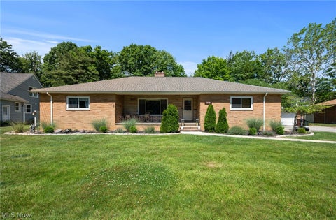 Homes For Sale - 5646 Onaway Oval<br/> Parma, OH 44130
