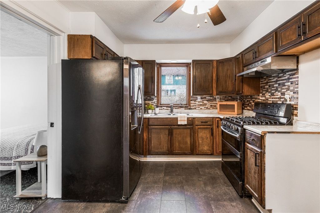 Photo of 1024 W 54th Street, Ashtabula, OH 44004 (MLS # 5181509)