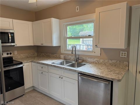 Tiny photo for 6917 Daisy Avenue, Brecksville, OH 44141 (MLS # 5221312)