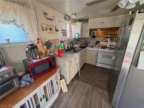 Tiny photo for 530 Sugar Street, East Liverpool, OH 43920 (MLS # 5210167)