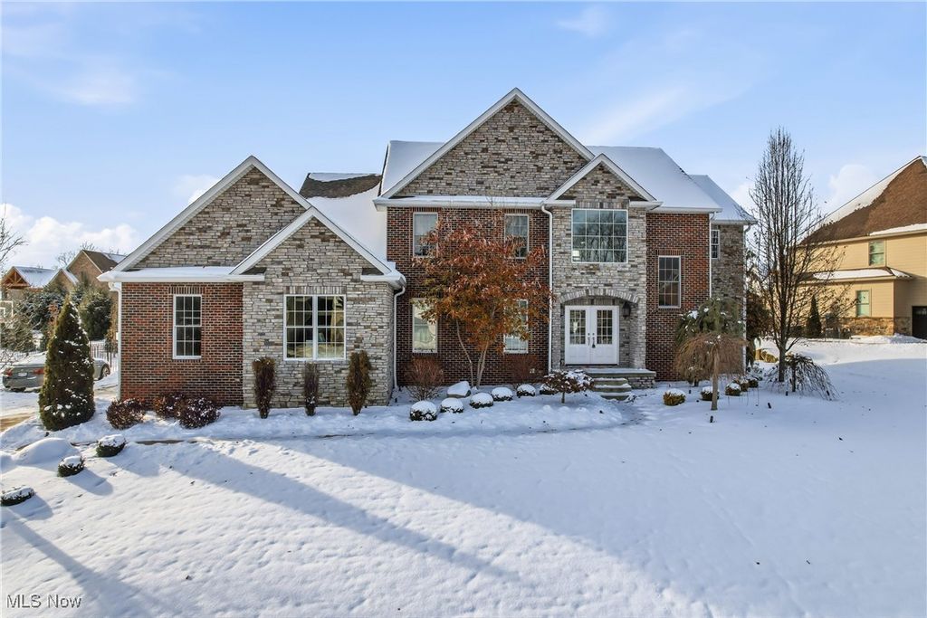 Photo of 7171 Paddington Rowe, Canfield, OH 44406 (MLS # 5177791)