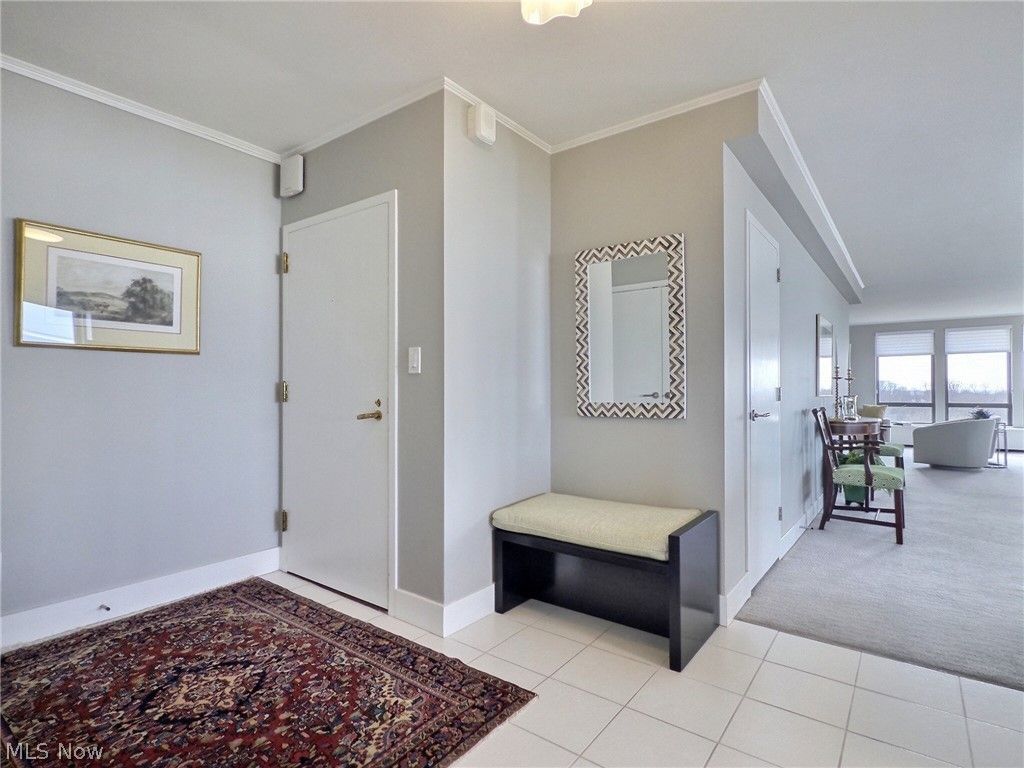 Photo of 1 Bratenahl Place #1009, Bratenahl, OH 44108 (MLS # 5191860)