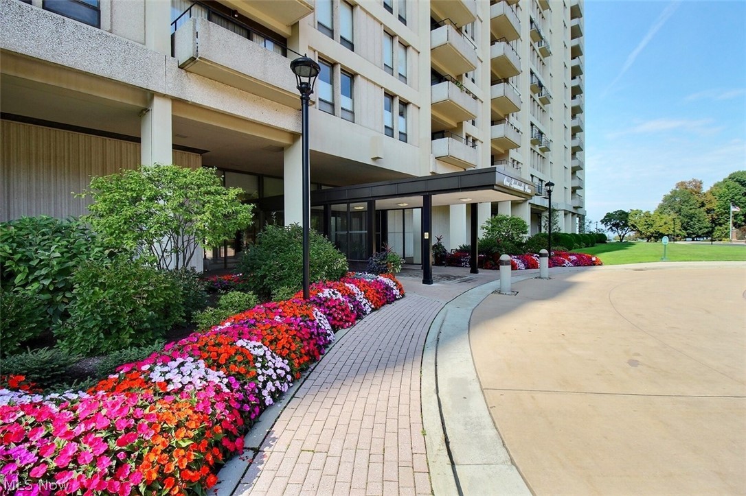 One Bratenahl Place Condo - Residential