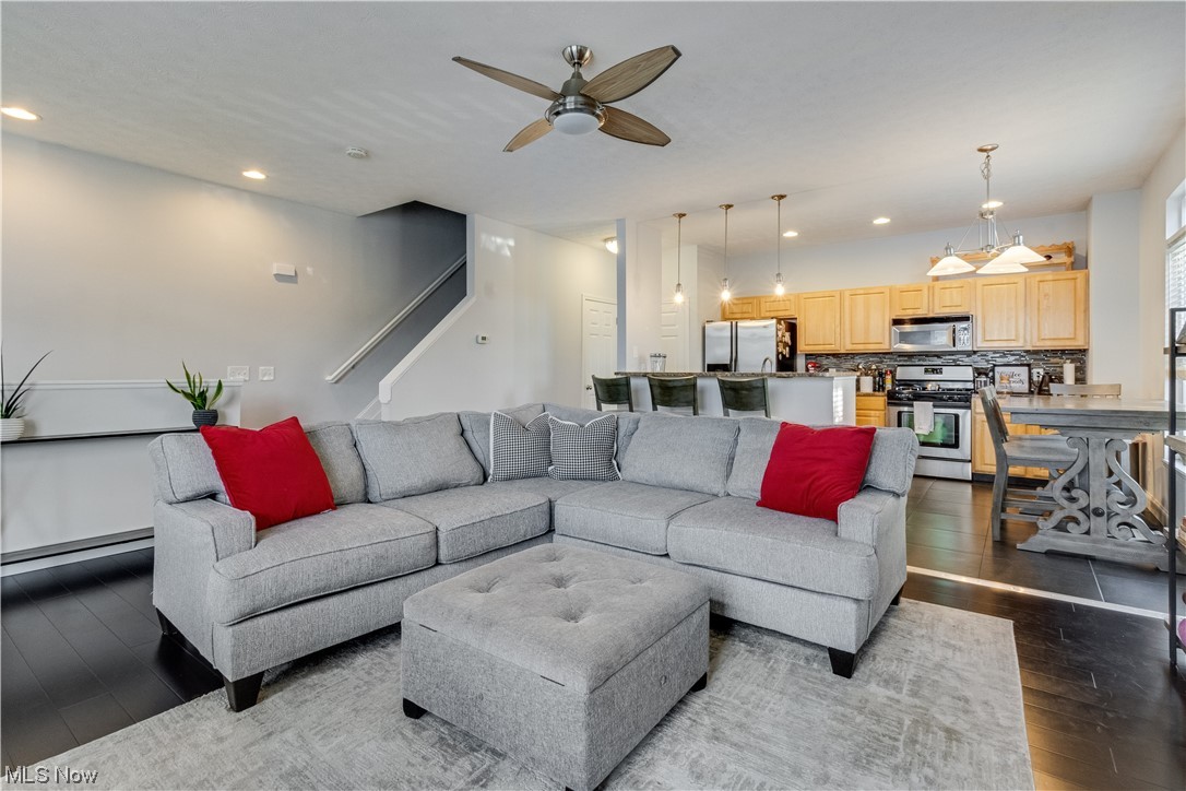 Chapman Grove Village Twnhms Sub Ph 2 - Residential