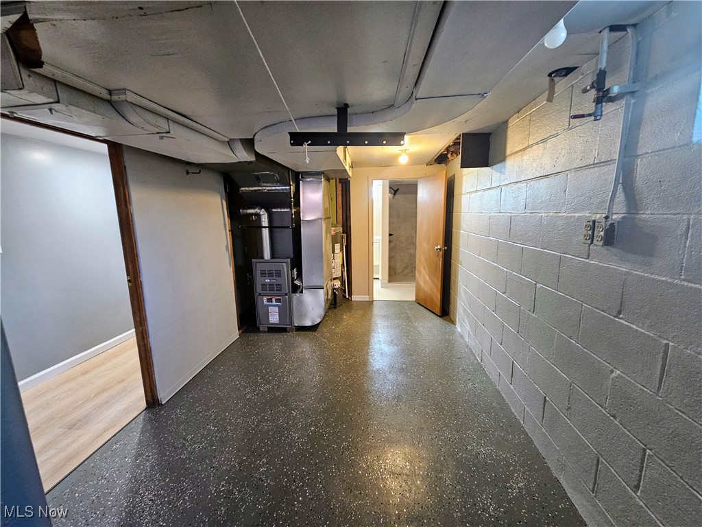 11907 Granger Road, Garfield Heights, Ohio image 33