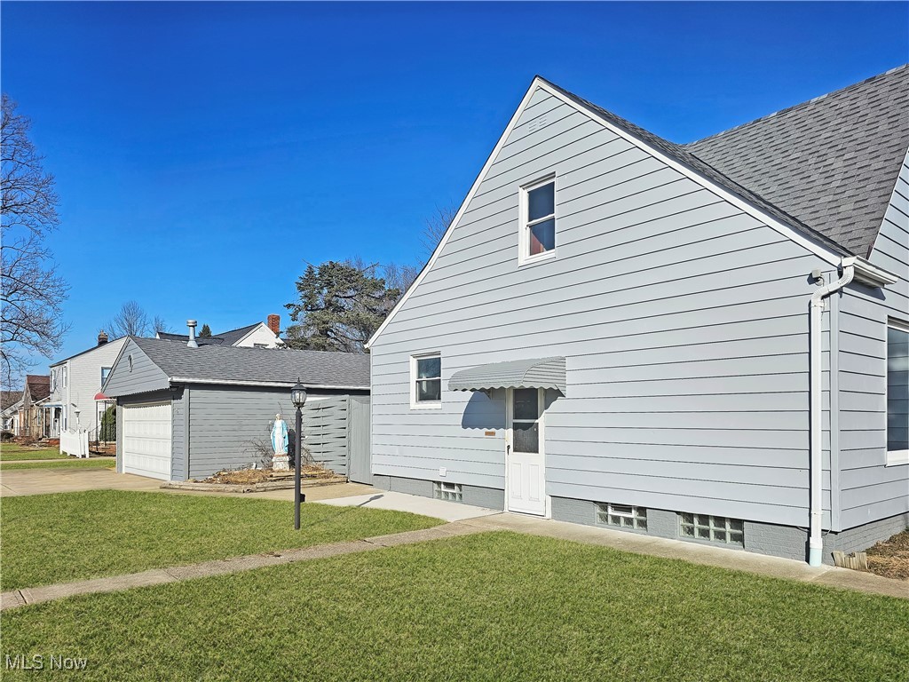 11907 Granger Road, Garfield Heights, Ohio image 35