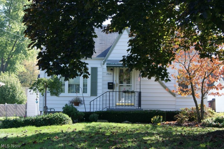 Excellent Move In Condition! Newer Windows, furnace, central air., electrical, hot water tank, and more! Perfect!