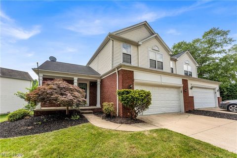 Photo of 467 Canterbury Lane, Northfield, OH 44067 (MLS # 5226942)