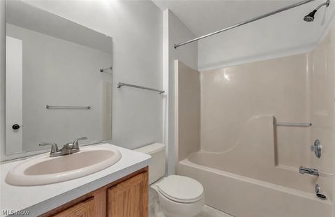 Tiny photo for 467 Canterbury Lane, Northfield, OH 44067 (MLS # 5226942)