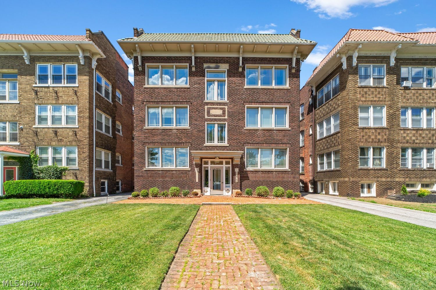 Photo 1 of 34 — 12966 Clifton Boulevard 302, Lakewood, OH 44107