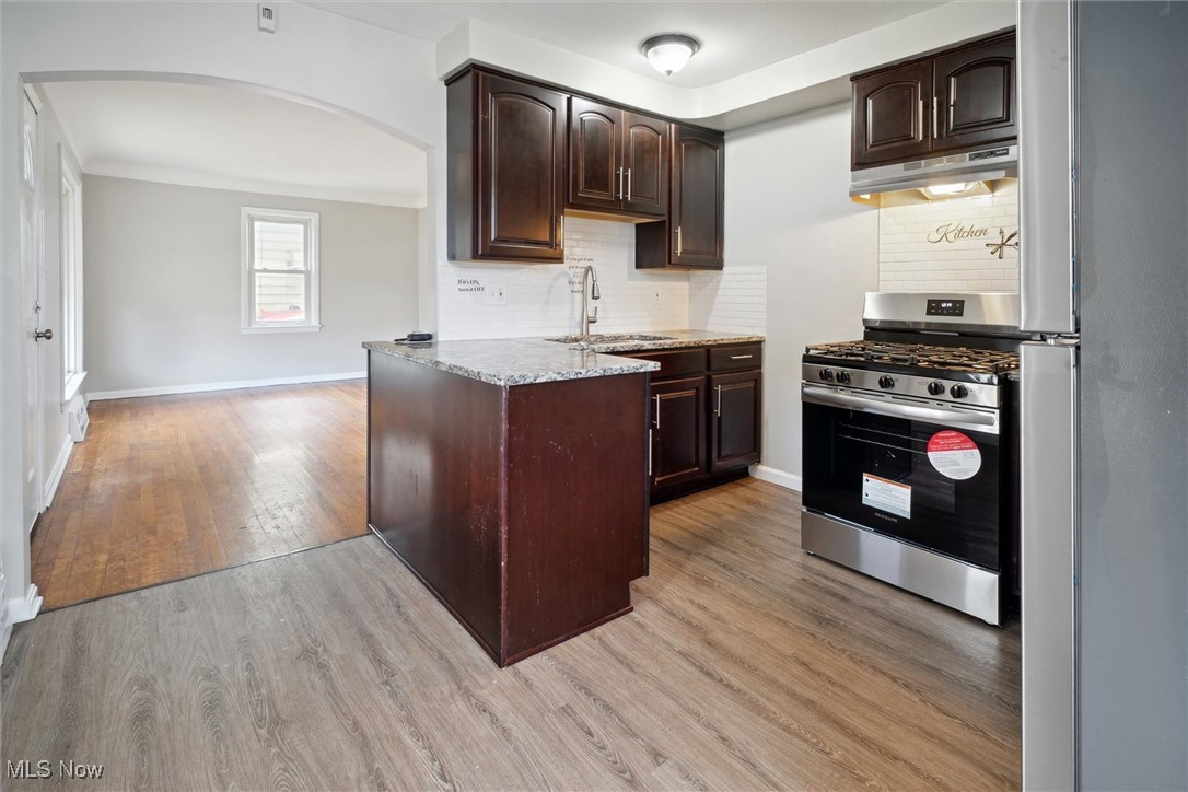 M J Mixs - Residential Lease