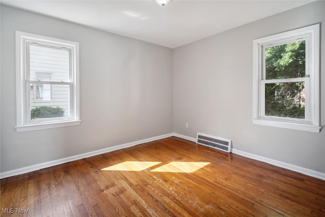 M J Mixs - Residential Lease