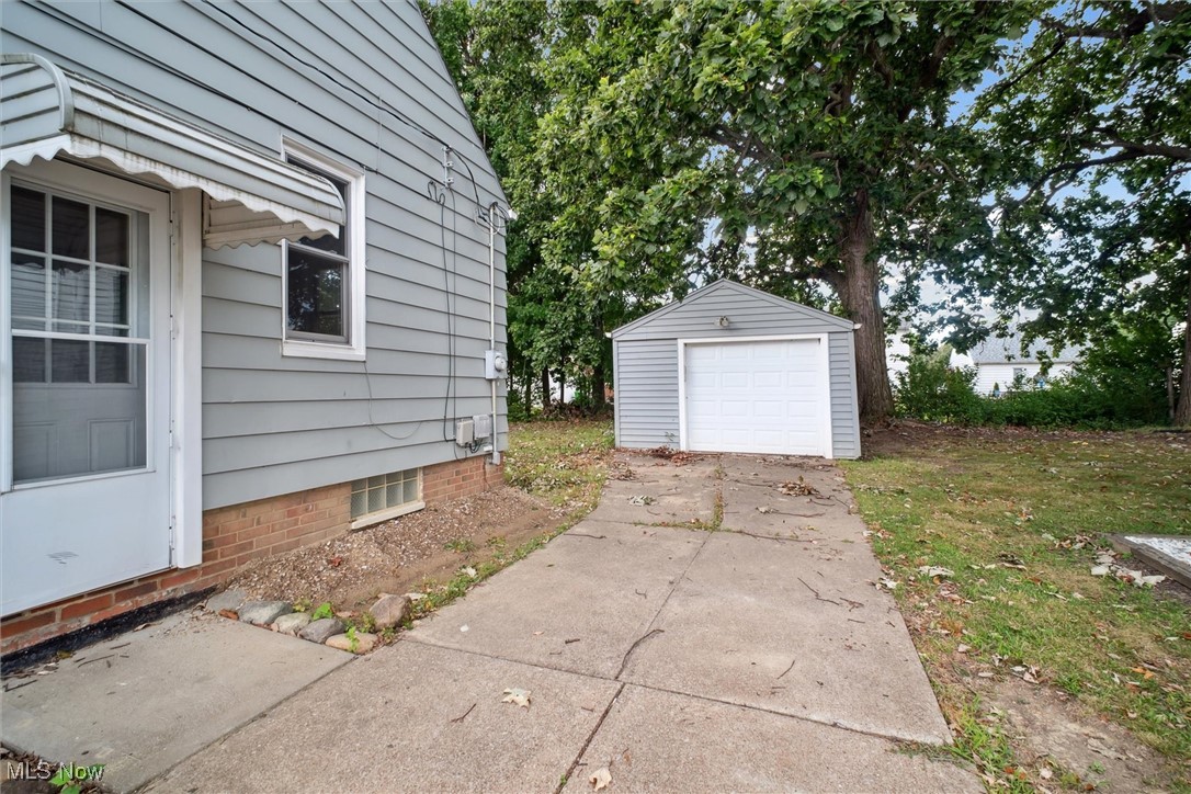 M J Mixs - Residential Lease