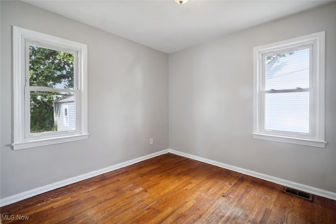 M J Mixs - Residential Lease