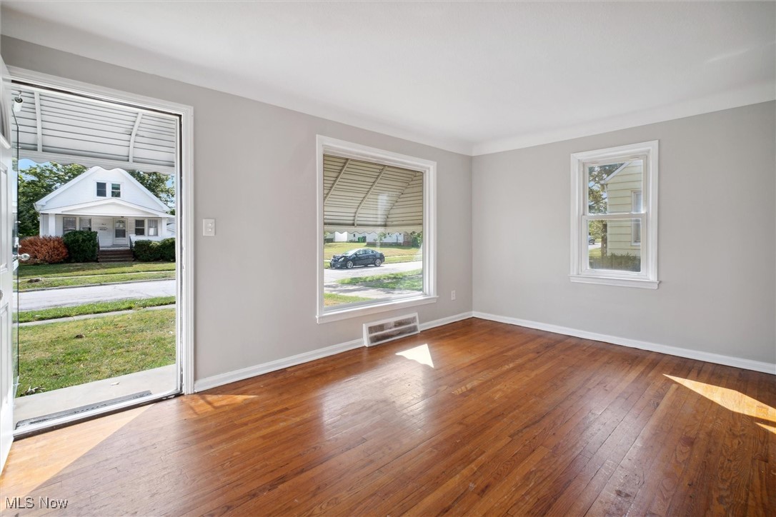 M J Mixs - Residential Lease