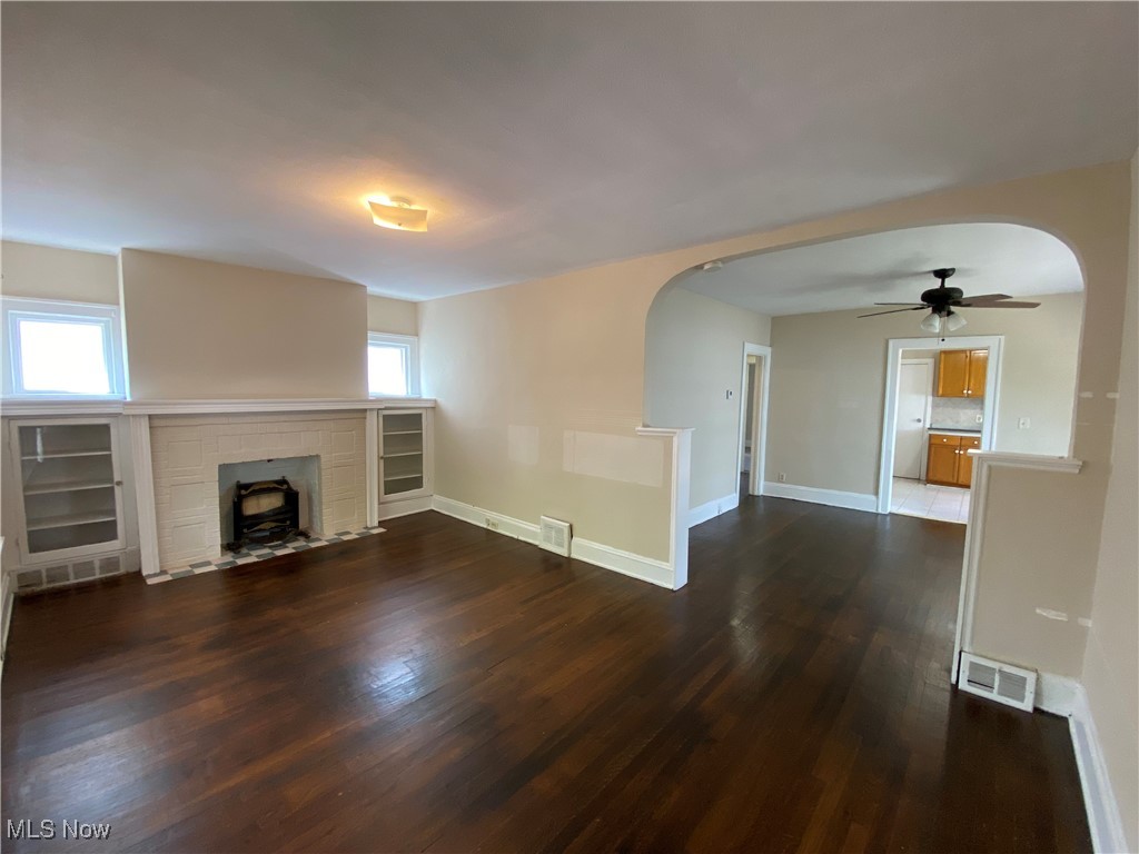 E R Cowins West 95th Street S - Residential Lease