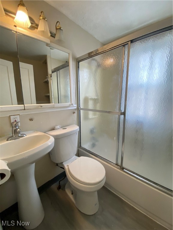 E R Cowins West 95th Street S - Residential Lease